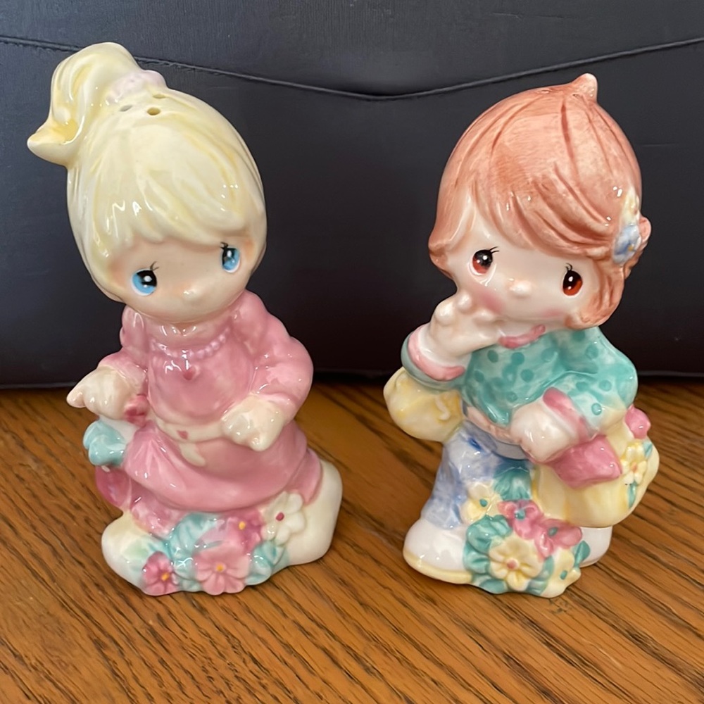 Precious Moments Salt & Pepper Set Girlfriends NEW